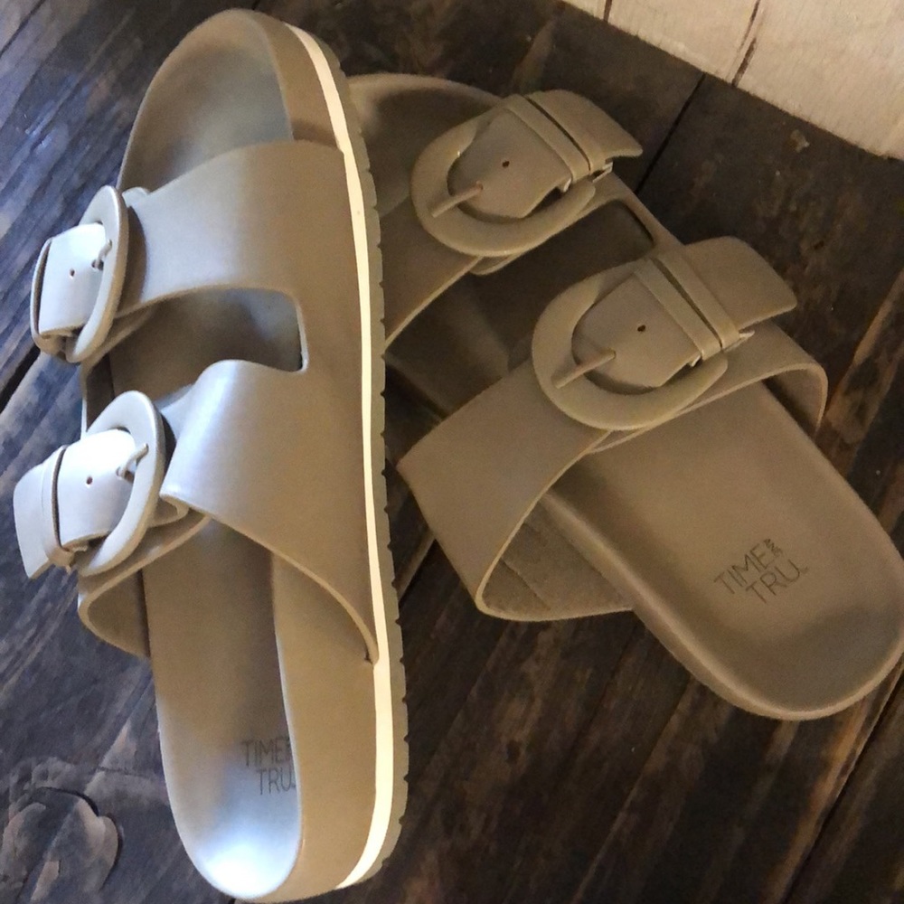 Time and Tru slip on sandal buckle cream brown taupe like new lot of 3 sโฆ - Picture 9 of 16